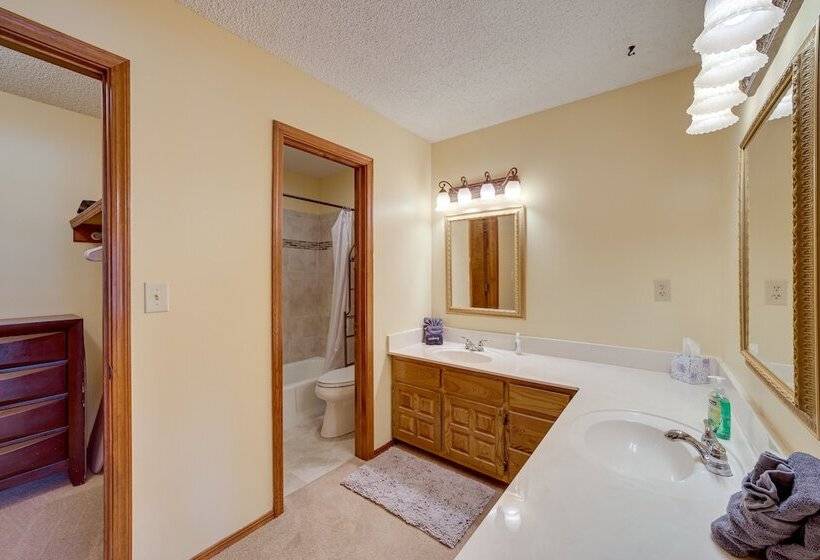 Quiet Oklahoma Home   Close To Golf Courses!