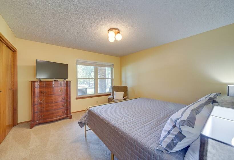 Quiet Oklahoma Home   Close To Golf Courses!