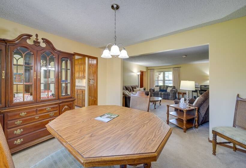 Quiet Oklahoma Home   Close To Golf Courses!