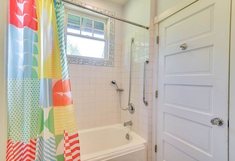 Rainier Home On 20 Acres W/ Blueberry Farm!