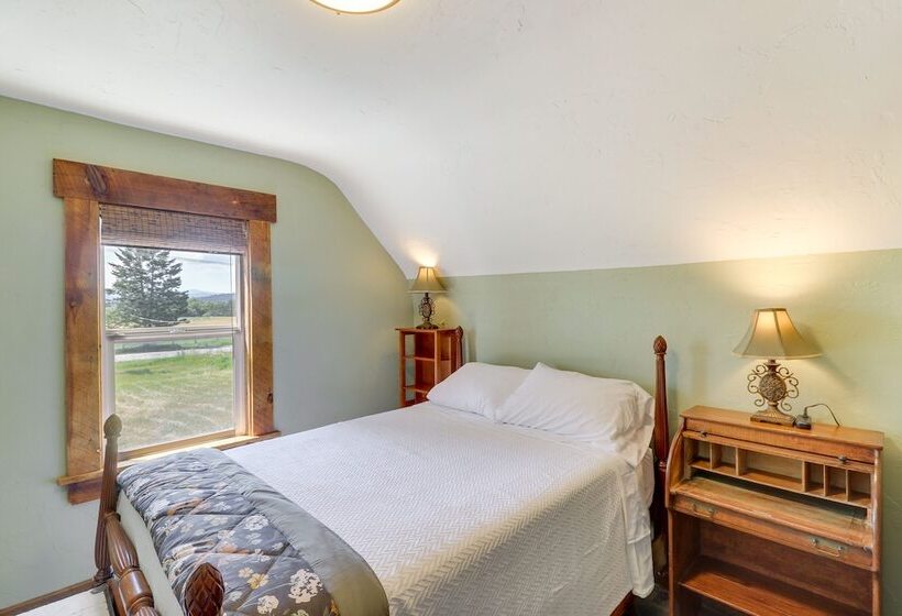 Remodeled Kalispell Farmhouse W/ Mountain Views