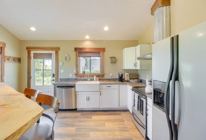 Remodeled Kalispell Farmhouse W/ Mountain Views