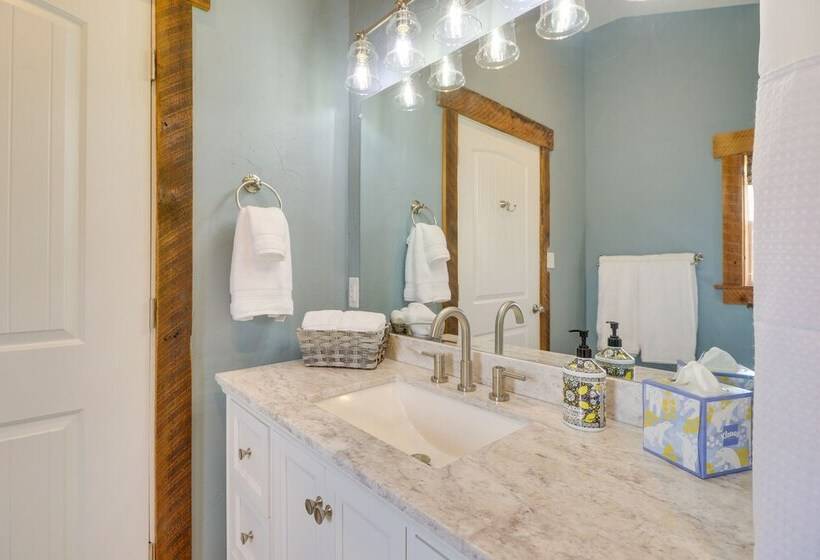 Remodeled Kalispell Farmhouse W/ Mountain Views