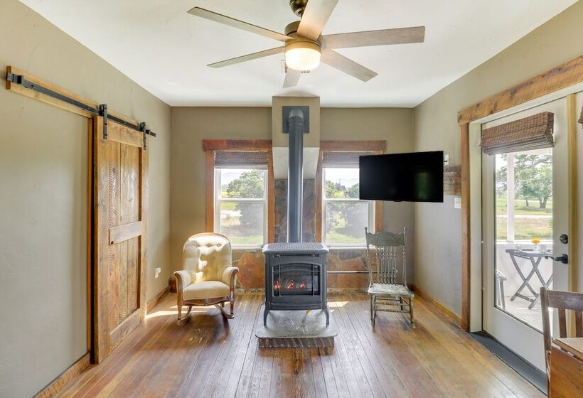 Remodeled Kalispell Farmhouse W/ Mountain Views