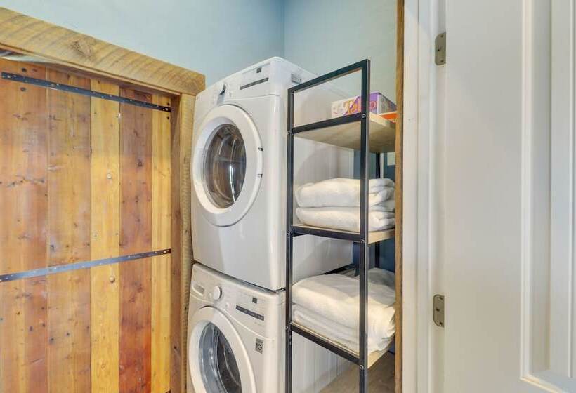 Remodeled Kalispell Farmhouse W/ Mountain Views