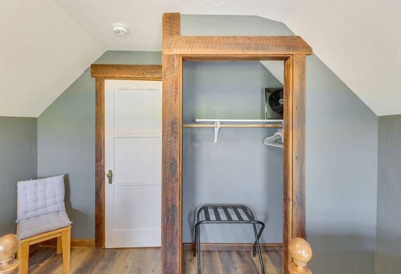 Remodeled Kalispell Farmhouse W/ Mountain Views