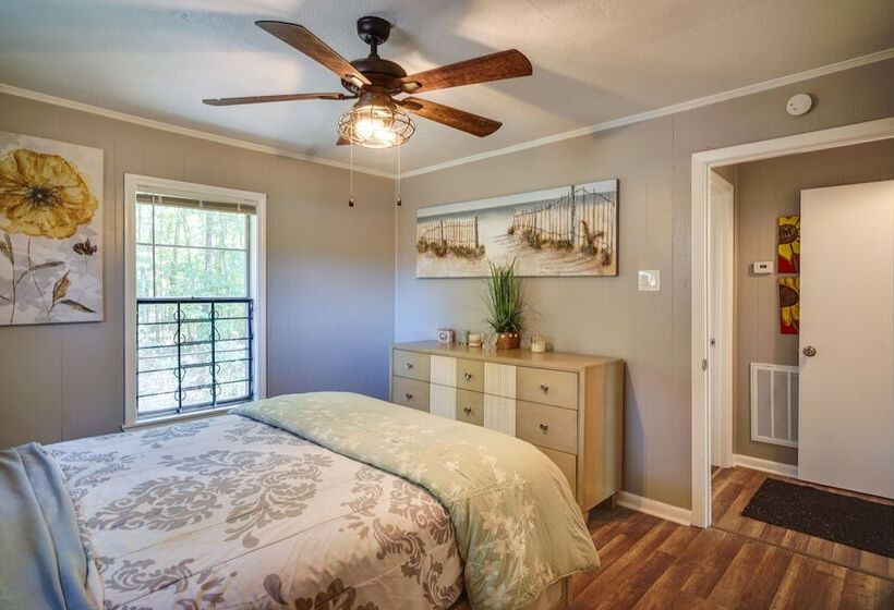 Renovated Clinton Cottage W/ Home Office!