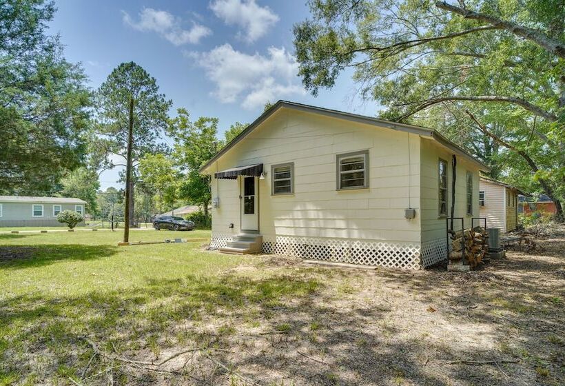 Renovated Clinton Cottage W/ Home Office!