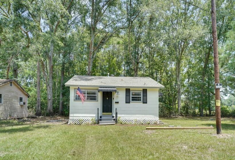 Renovated Clinton Cottage W/ Home Office!