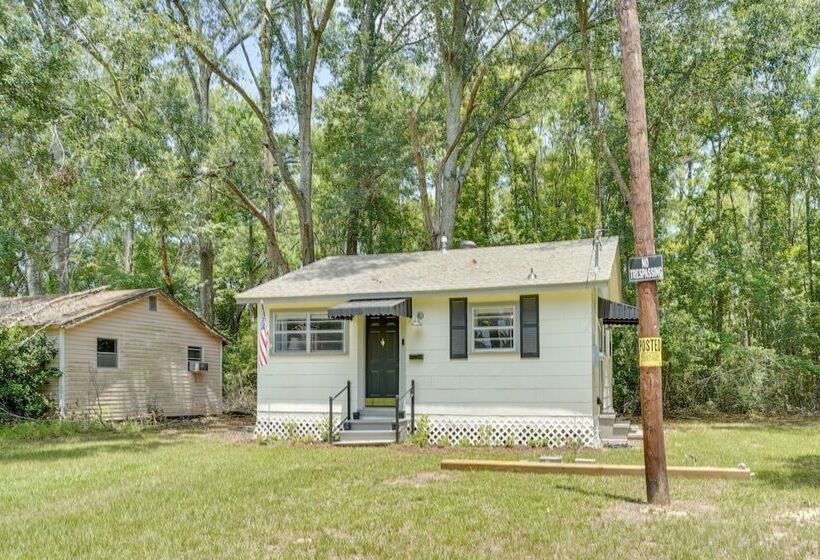 Renovated Clinton Cottage W/ Home Office!