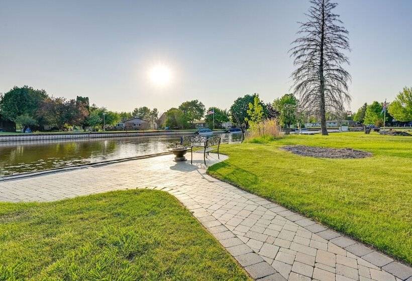 Riverfront Au Gres Cottage W/ Fire Pit & Grill!