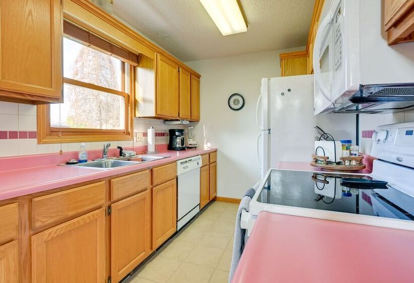 Riverfront Au Gres Cottage W/ Fire Pit & Grill!