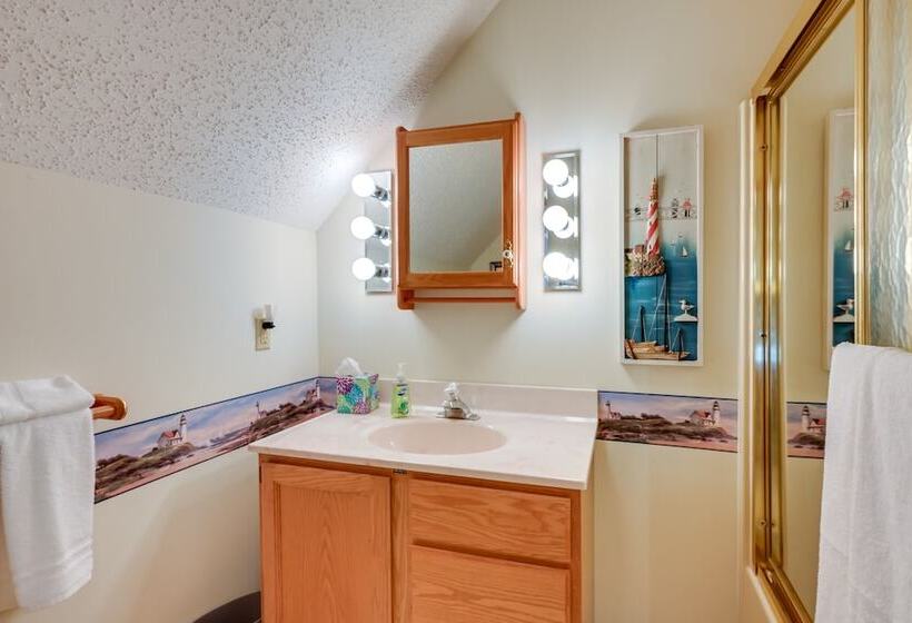 Riverfront Au Gres Cottage W/ Fire Pit & Grill!