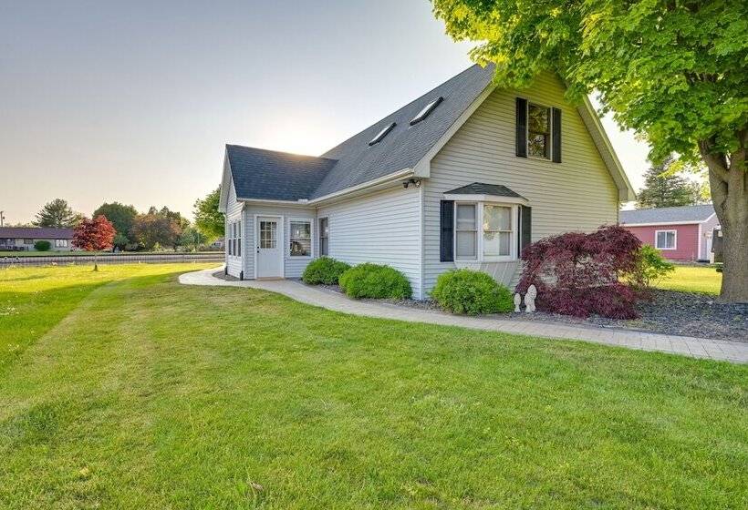 Riverfront Au Gres Cottage W/ Fire Pit & Grill!