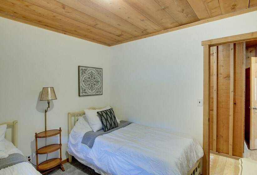 Riverfront Escape In Shawano On 3 Private Acres!