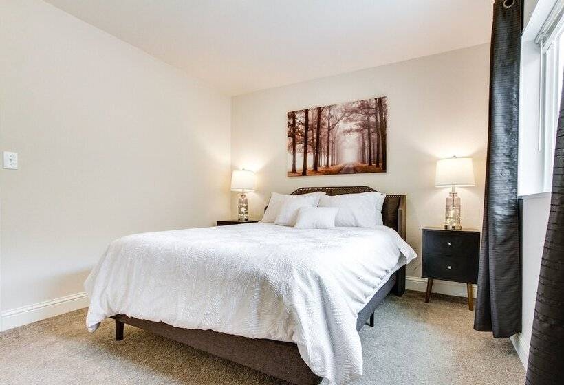 Riverfront Helena Retreat W/ Small Dock + Kayaks!