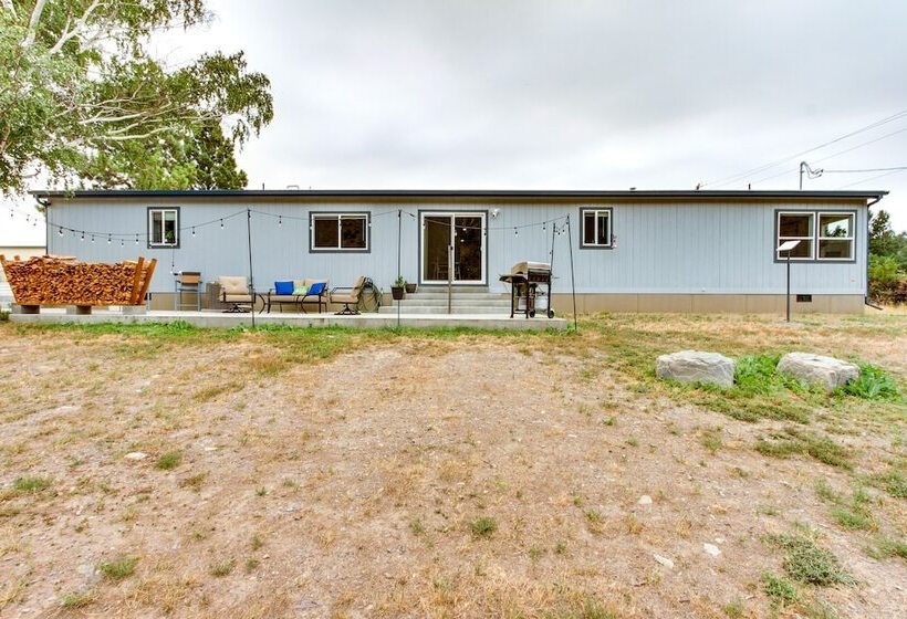 Riverfront Helena Retreat W/ Small Dock + Kayaks!