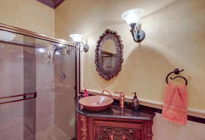 Riverfront Livingston House In Paradise Valley!