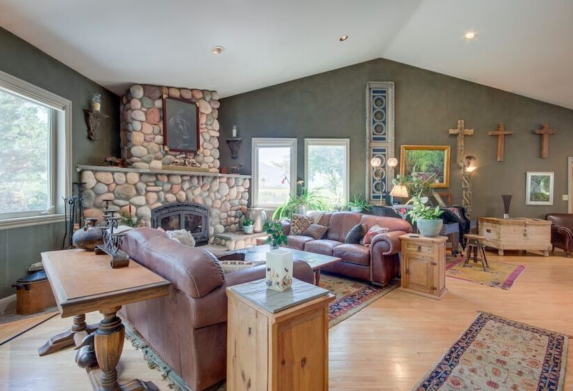 Riverfront Livingston House In Paradise Valley!