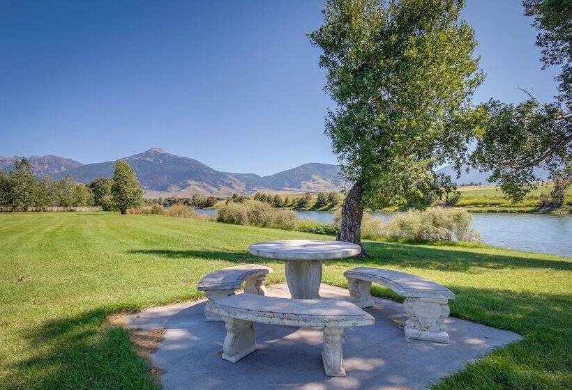 Riverfront Livingston House In Paradise Valley!