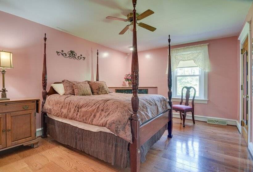 Ronks Vacation Rental: 2 Mi To Dutch Wonderland!