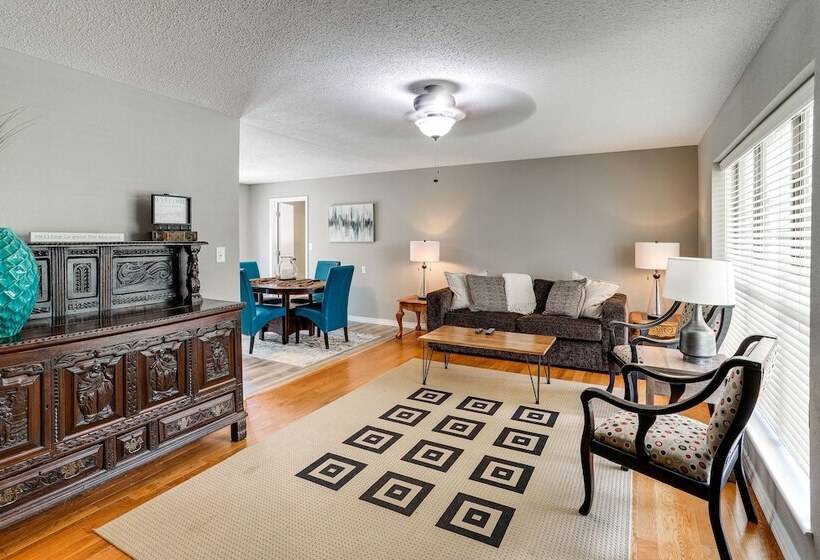 Rural Melbourne House With Deck!