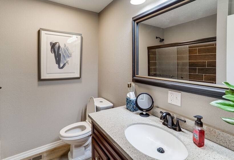 Rural Melbourne House With Deck!