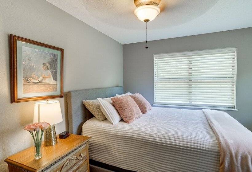 Rural Melbourne House With Deck!