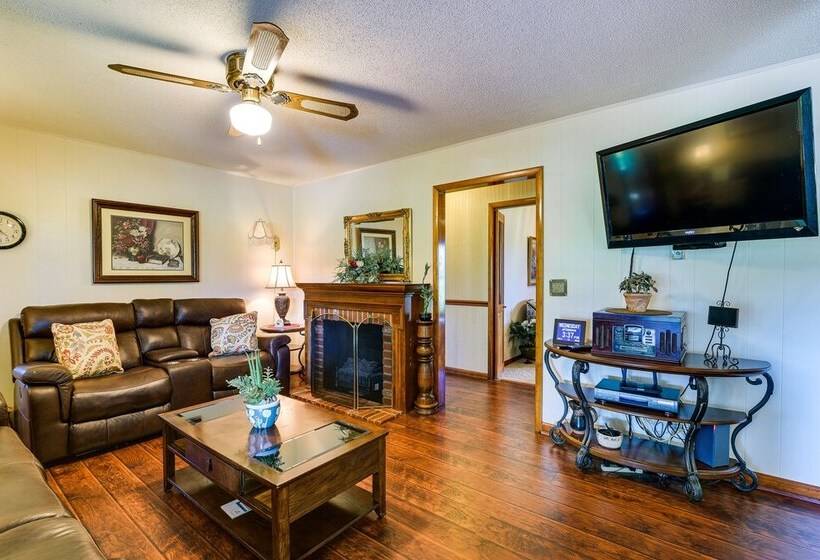 Russell Springs Getaway, 10 Mi To Lake Cumberland!