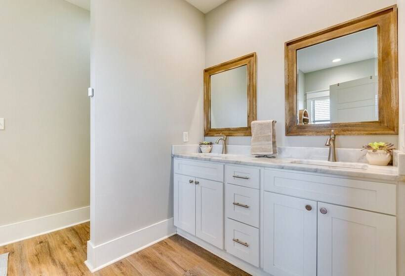 Russellville Home Near Hiking + Lake Access!