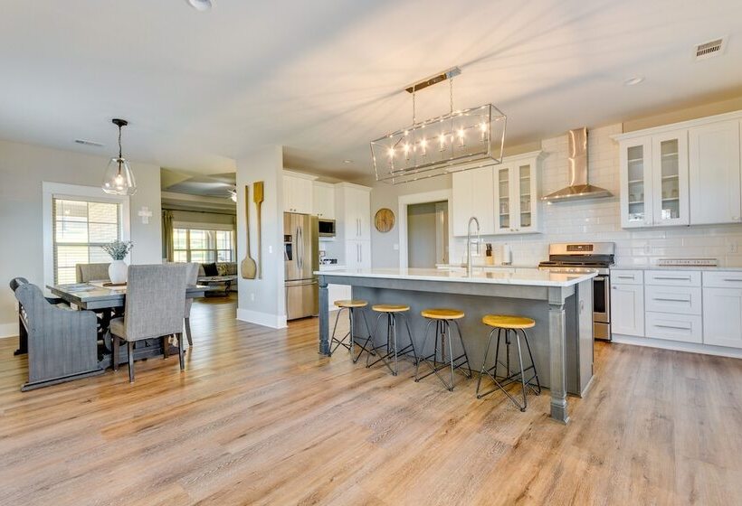 Russellville Home Near Hiking + Lake Access!