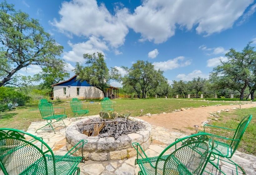 Rustic Elegant Cabin: Deck, Near Lake Travis!