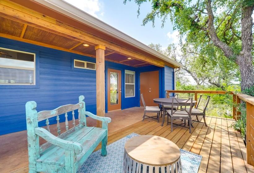 Rustic Elegant Cabin: Deck, Near Lake Travis!