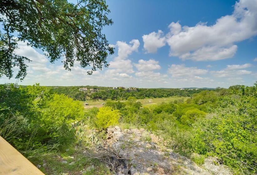 Rustic Elegant Cabin: Deck, Near Lake Travis!