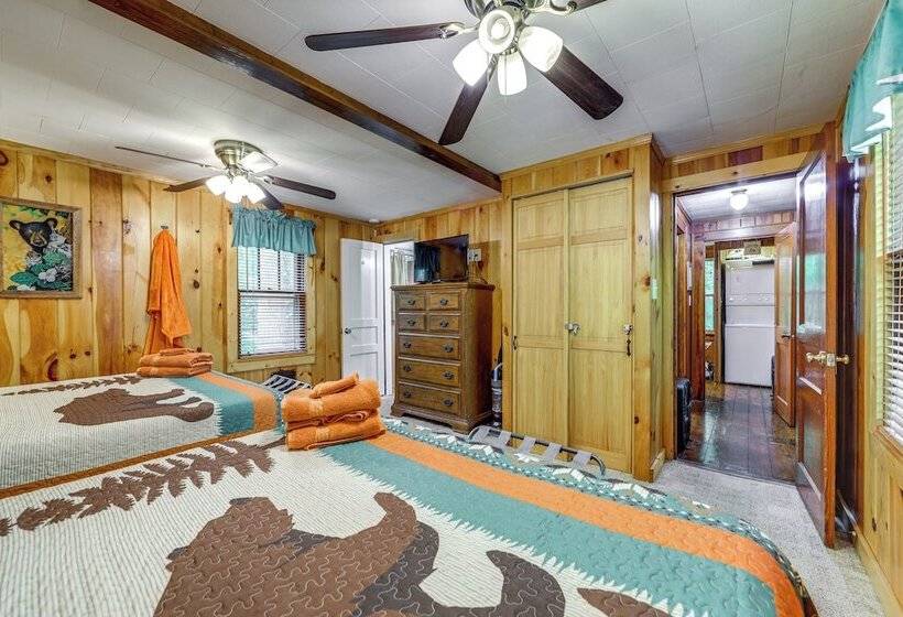 Pet Friendly Creekside Cabin W/ Pool Access!
