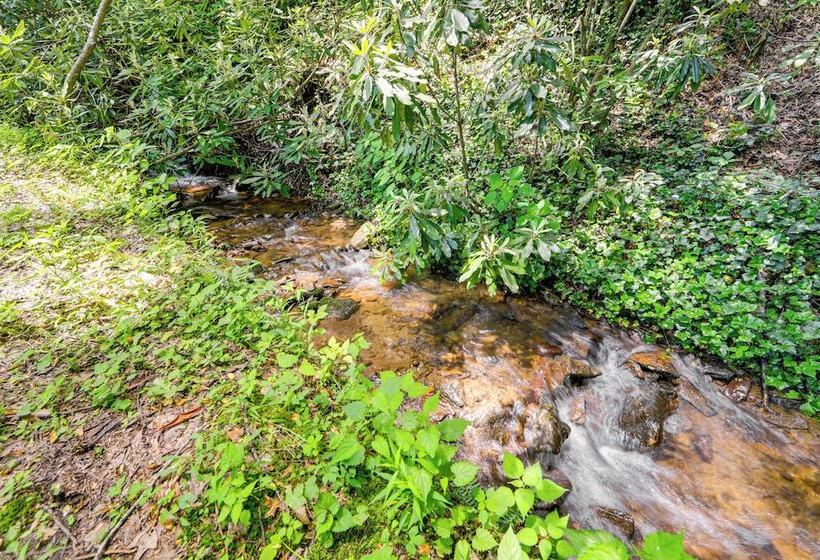 Pet Friendly Creekside Cabin W/ Pool Access!