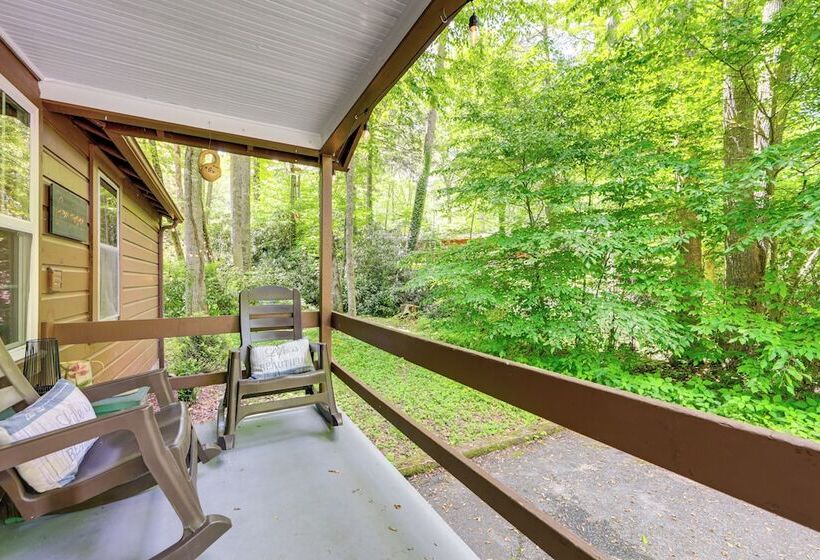 Pet Friendly Creekside Cabin W/ Pool Access!