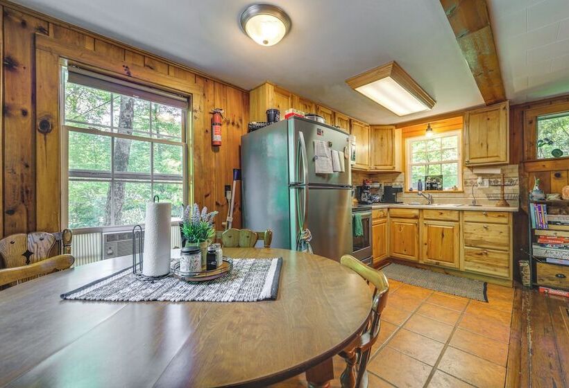 Pet Friendly Creekside Cabin W/ Pool Access!