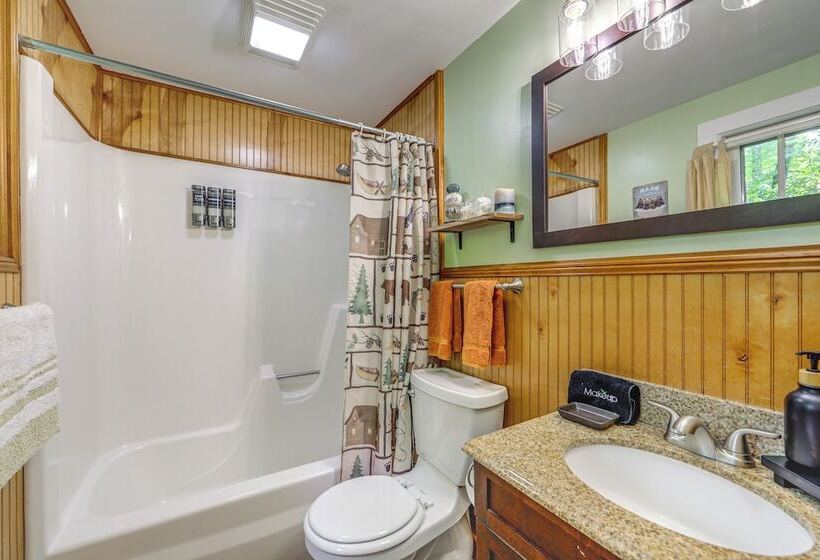 Pet Friendly Creekside Cabin W/ Pool Access!