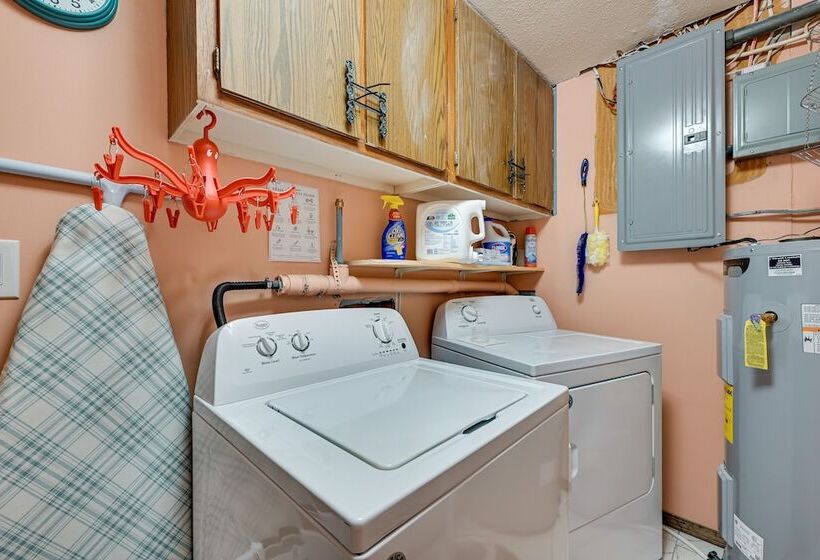 Rustic Russell Springs Home Near Marina & Lake!