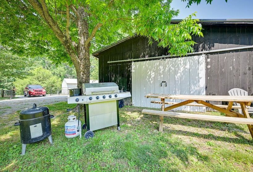 Rustic Russell Springs Home Near Marina & Lake!