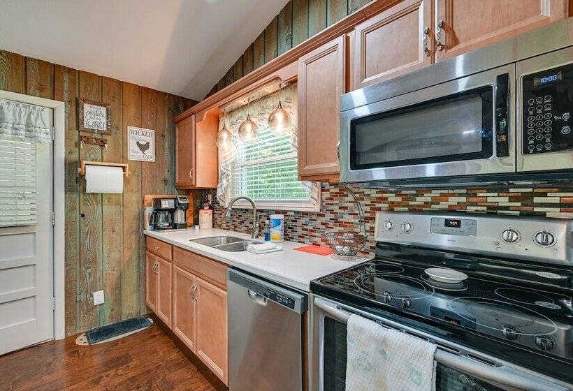 Rustic Russell Springs Home Near Marina & Lake!