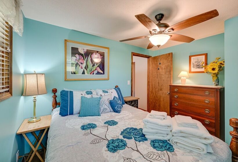 Rustic Russell Springs Home Near Marina & Lake!