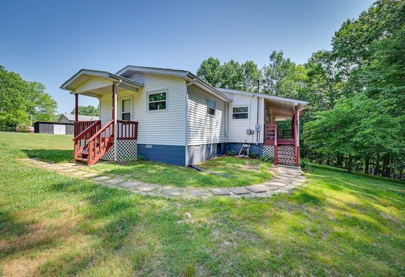 Rustic Russell Springs Home Near Marina & Lake!