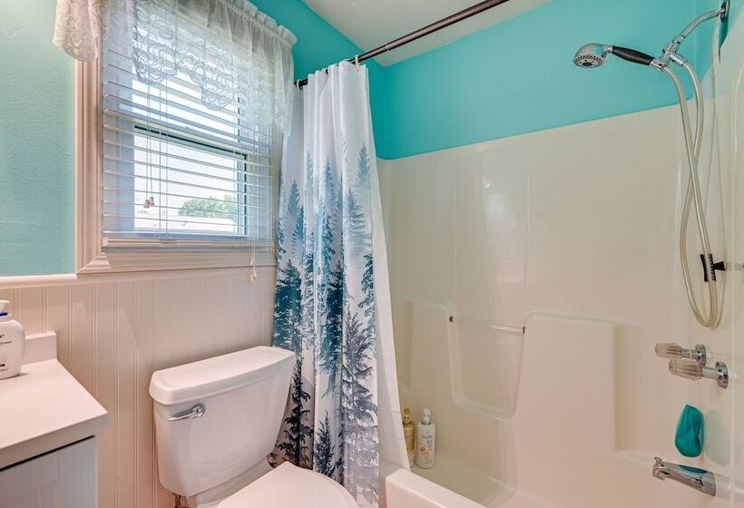 Rustic Russell Springs Home Near Marina & Lake!