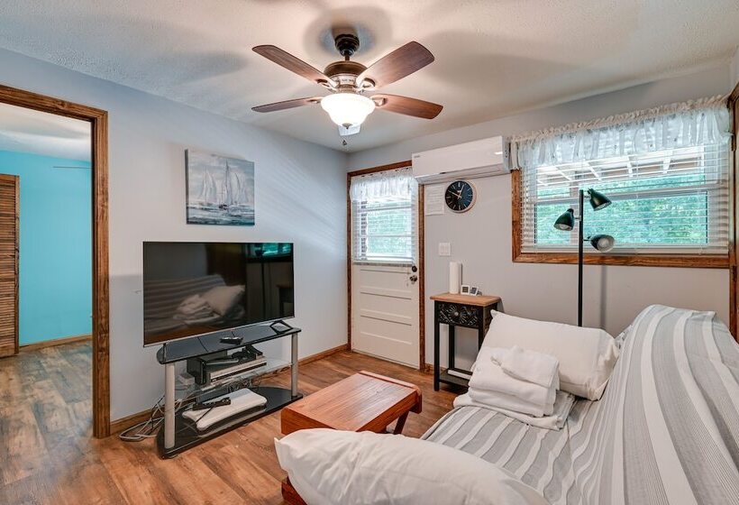 Rustic Russell Springs Home Near Marina & Lake!