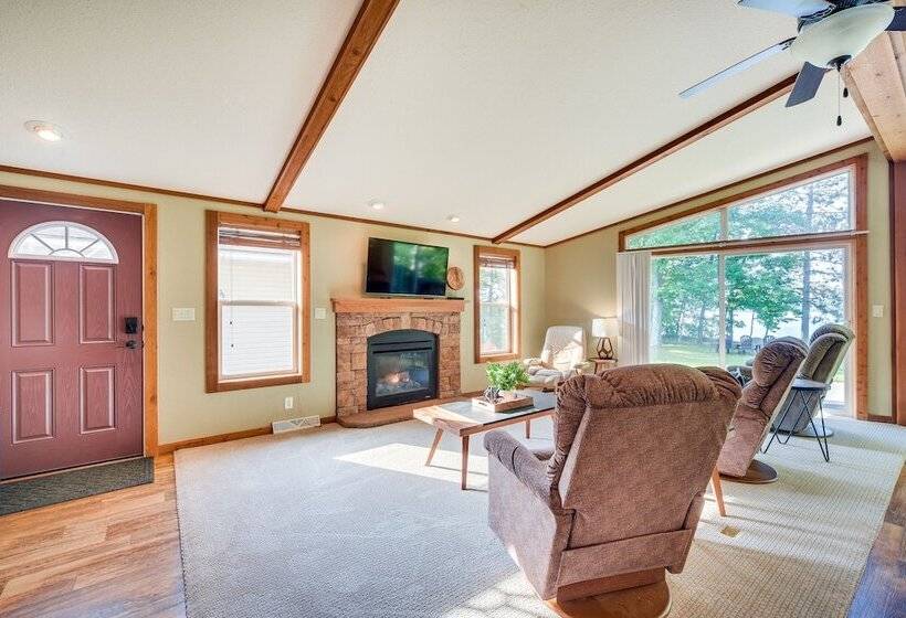 Sarona Serenity: Lakeside Retreat W/ Boat Dock!