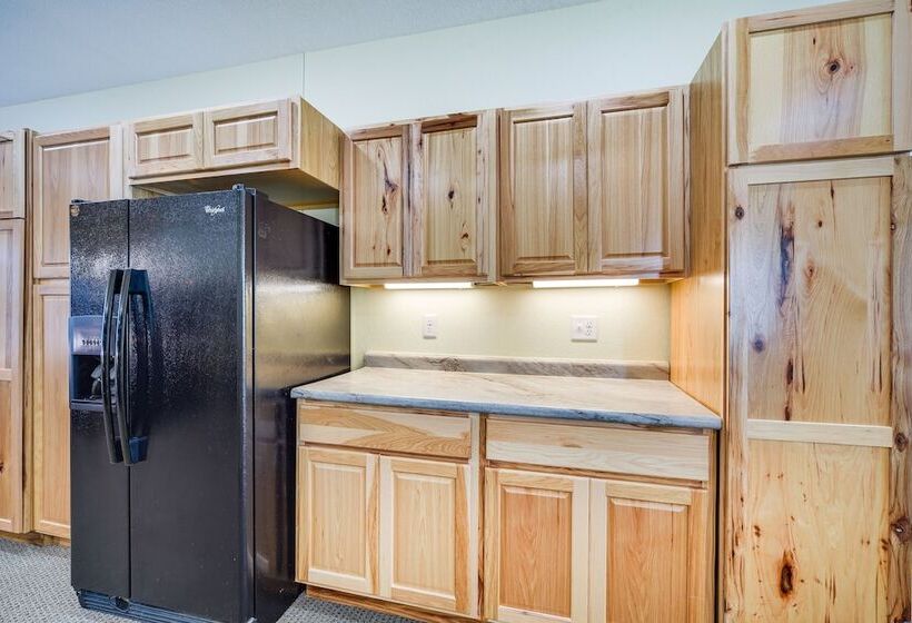 Sarona Serenity: Lakeside Retreat W/ Boat Dock!