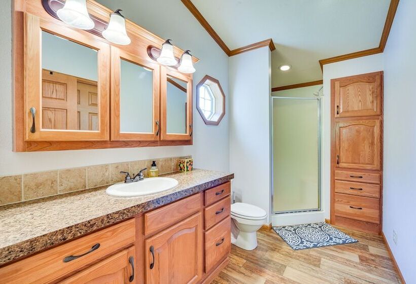 Sarona Serenity: Lakeside Retreat W/ Boat Dock!