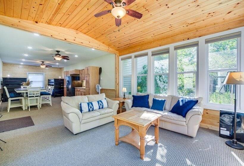 Sarona Serenity: Lakeside Retreat W/ Boat Dock!